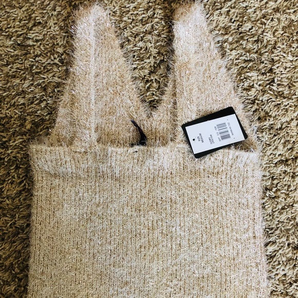 🔺NWT Ivory Gold Fuzzy Sweater Tank Top size M - Picture 3 of 4